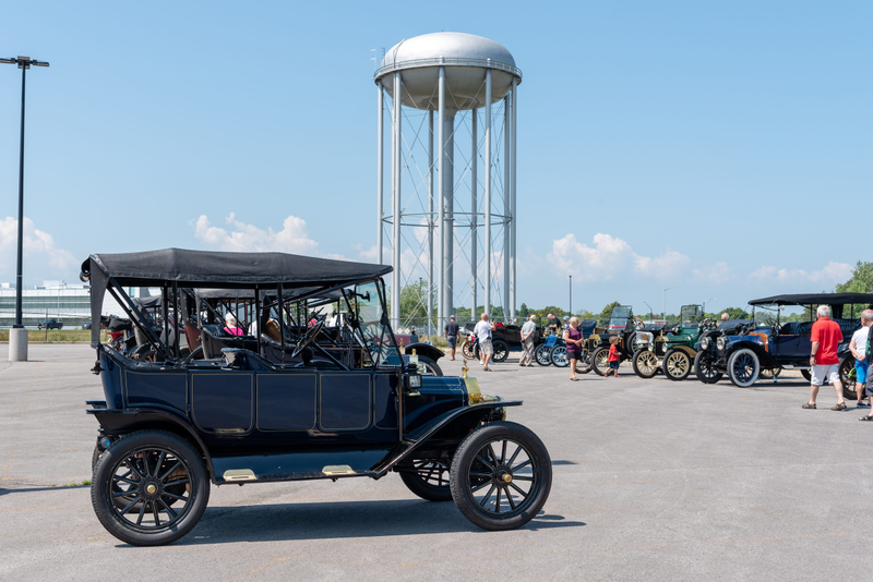 Illustration for article titled Horseless Carriages Visit Our Museum